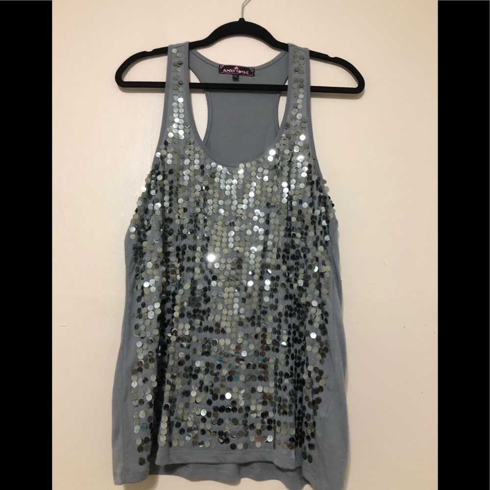 Sleeveless shirt